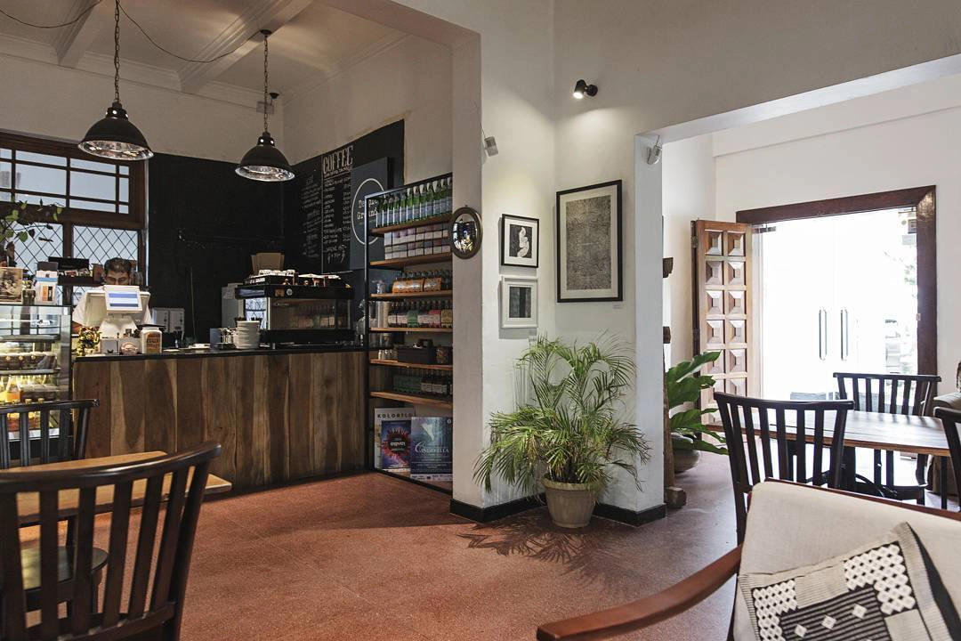 Black Cat Café