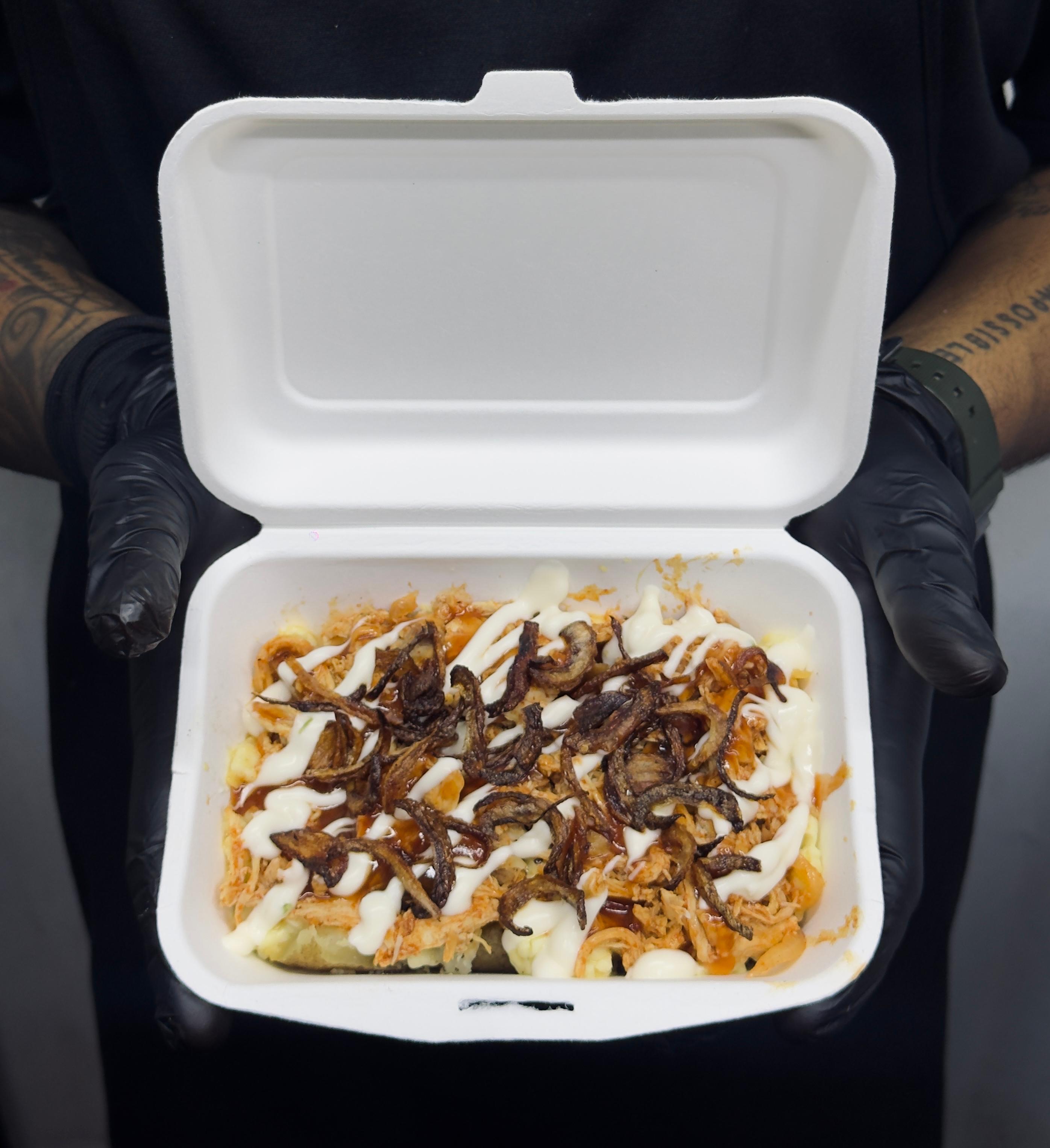 Garlic chilli chicken & cheese spud