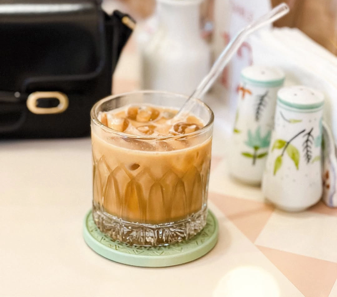 Iced caramel macchiato