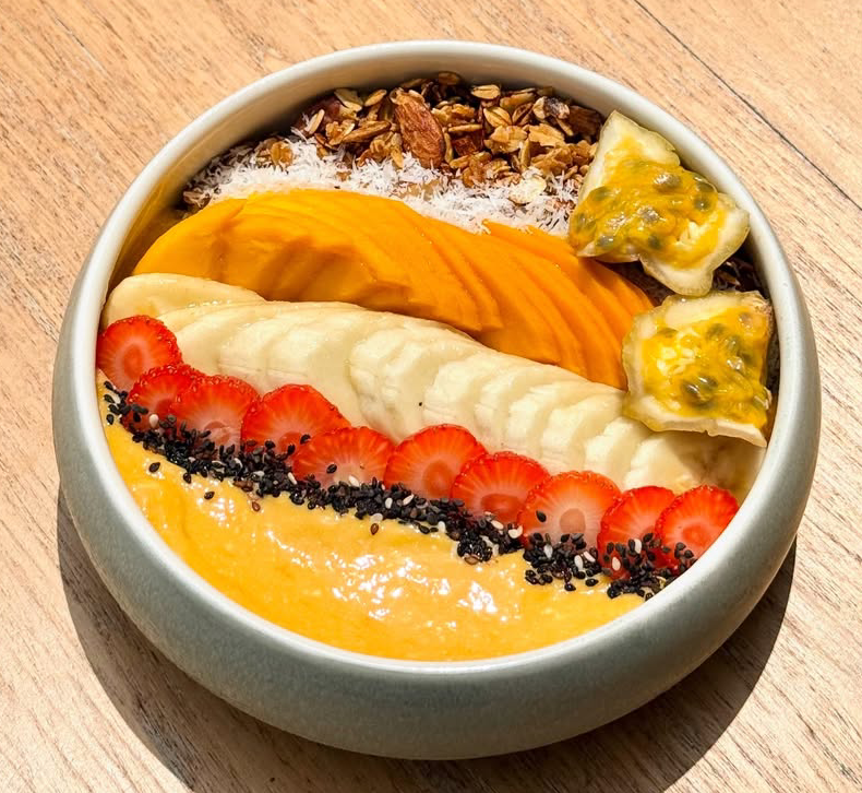 Mango smoothie bowl