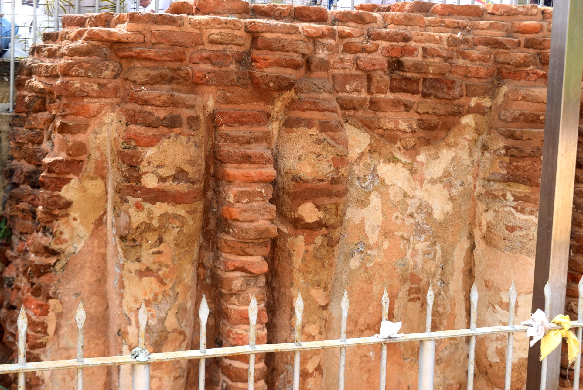 Ruwanweli Maha Seya - Old Elephant Wall