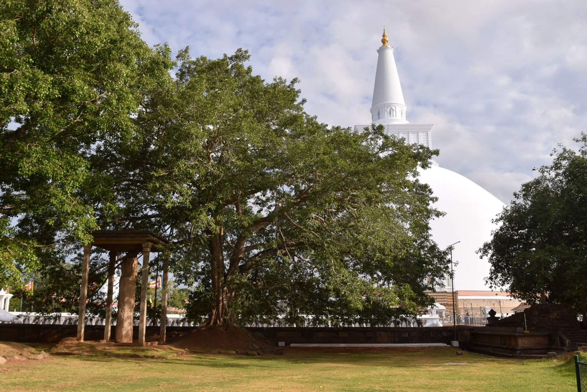 Ruwanweli Maha Seya - Dutugemunu Pillar