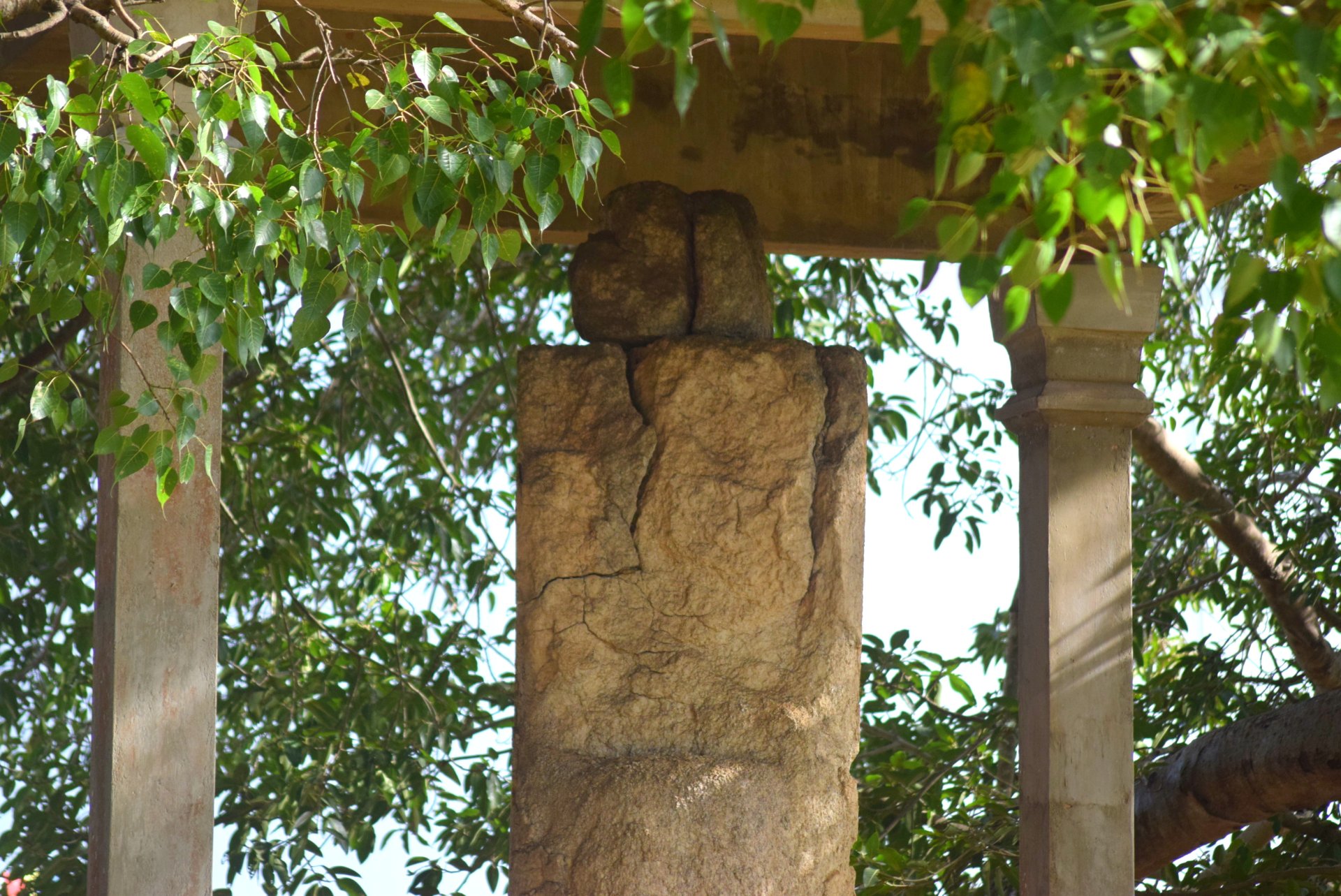 Ruwanweli Maha Seya - Dutugemunu Pillar