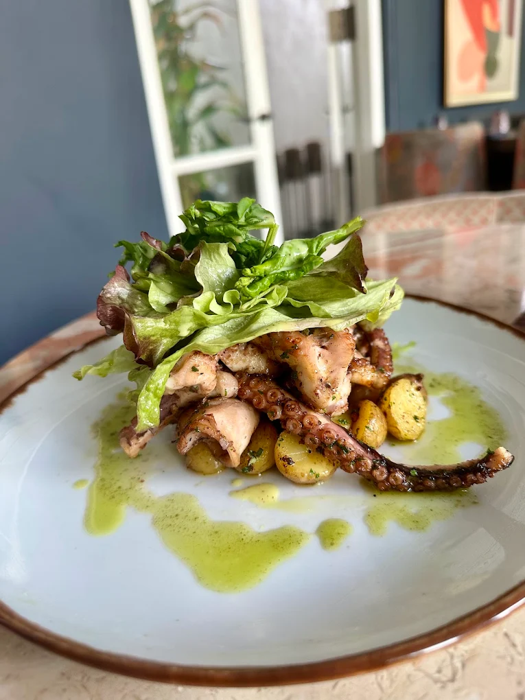 Grilled octopus with roast potatoes