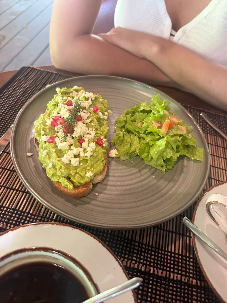 Avacado Toast wih Salad