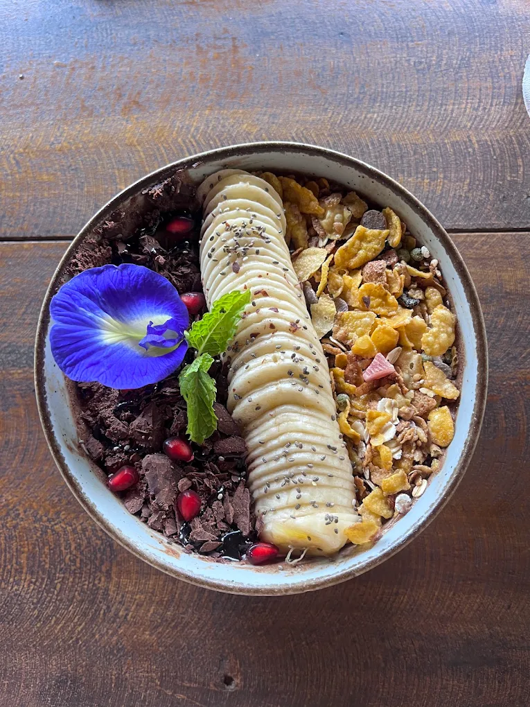 Chocolate smoothie bowl