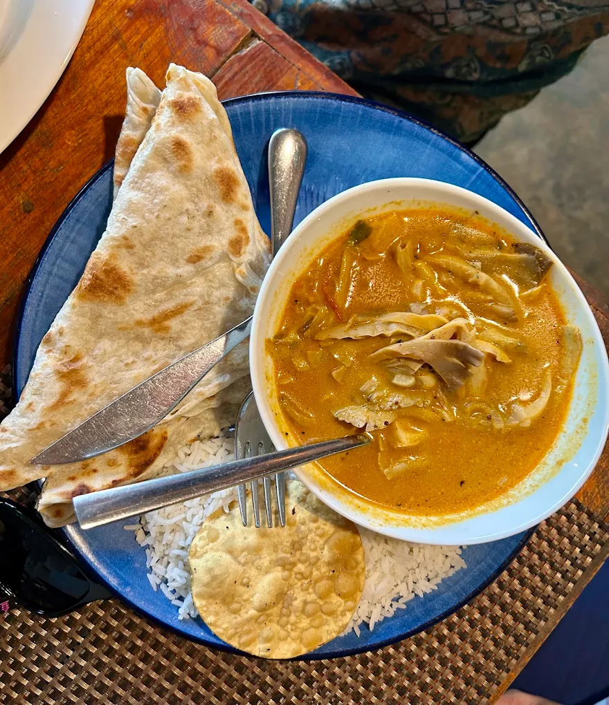 Jackfruit curry with flatbread