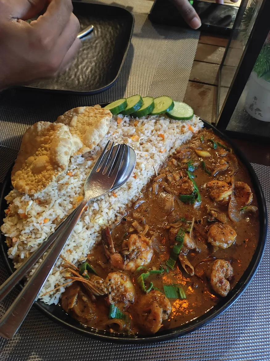 Garlic Rice with Prawn Curry